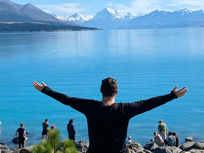 Grupo de estudiantes en gira de estudios cultural organizada por Rauquén Viajes